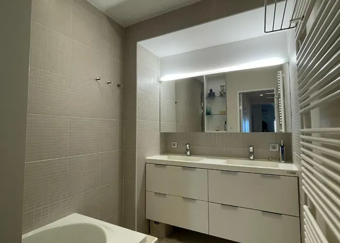 Zonnig Hoekappartement Met Zeezicht Duinbergen * كنوك هايست